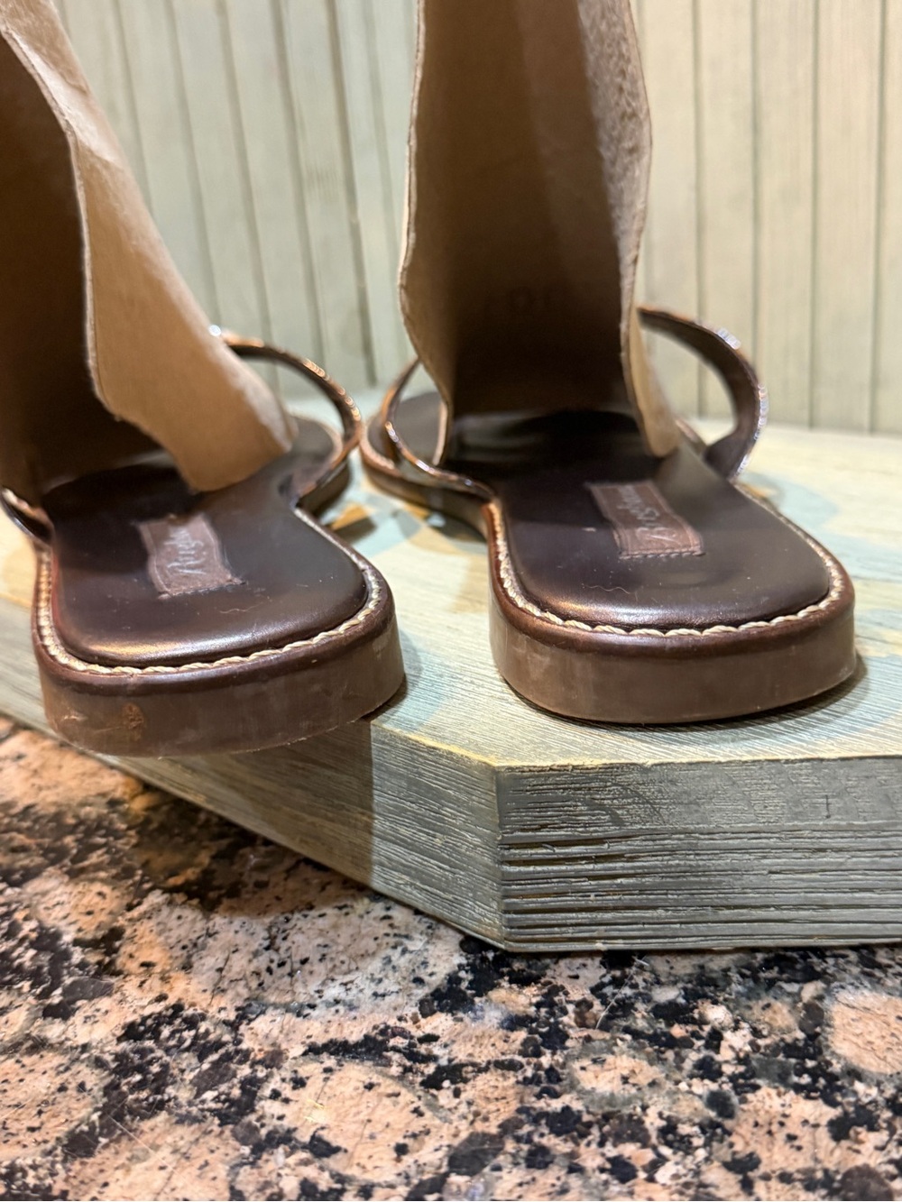 Brighton Leopard Print Thong Sandals - Brown 11M - Picture 5 of 10